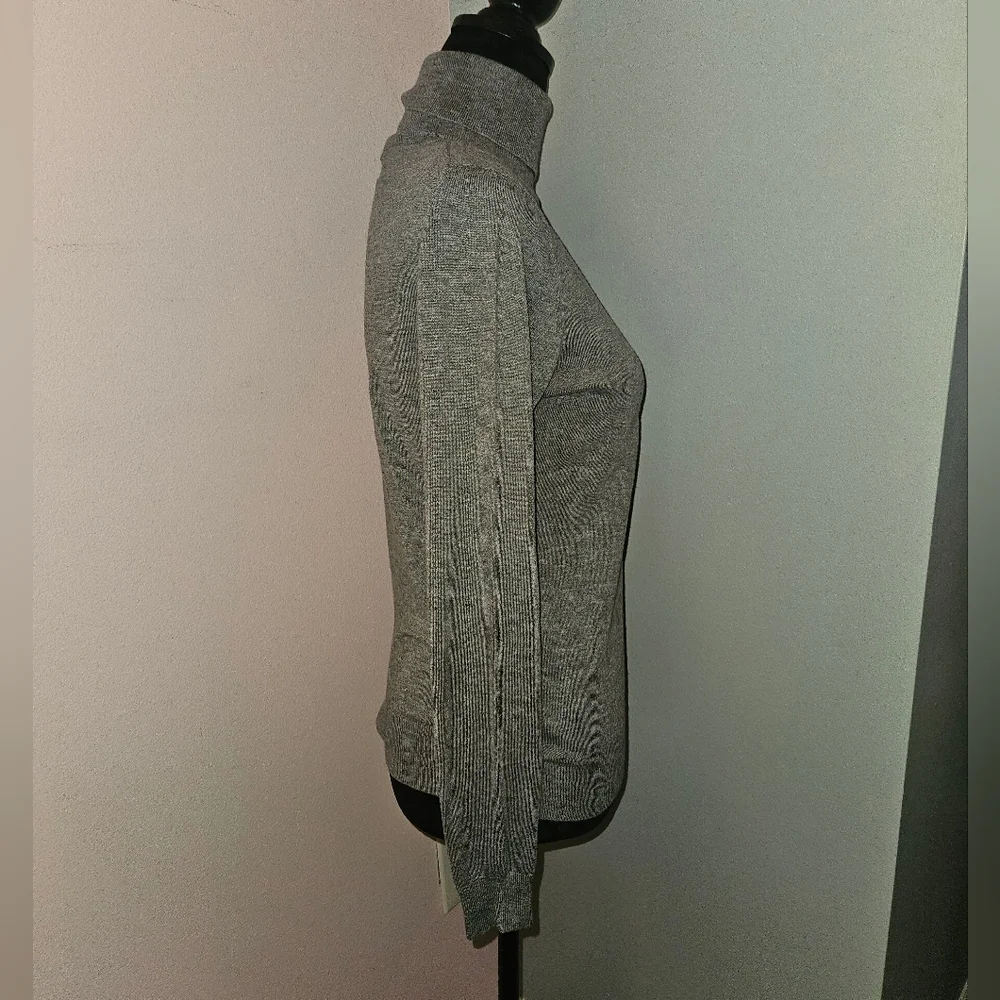 Ann Taylor Gray Sweater - Size Medium - Picture 2 of 6